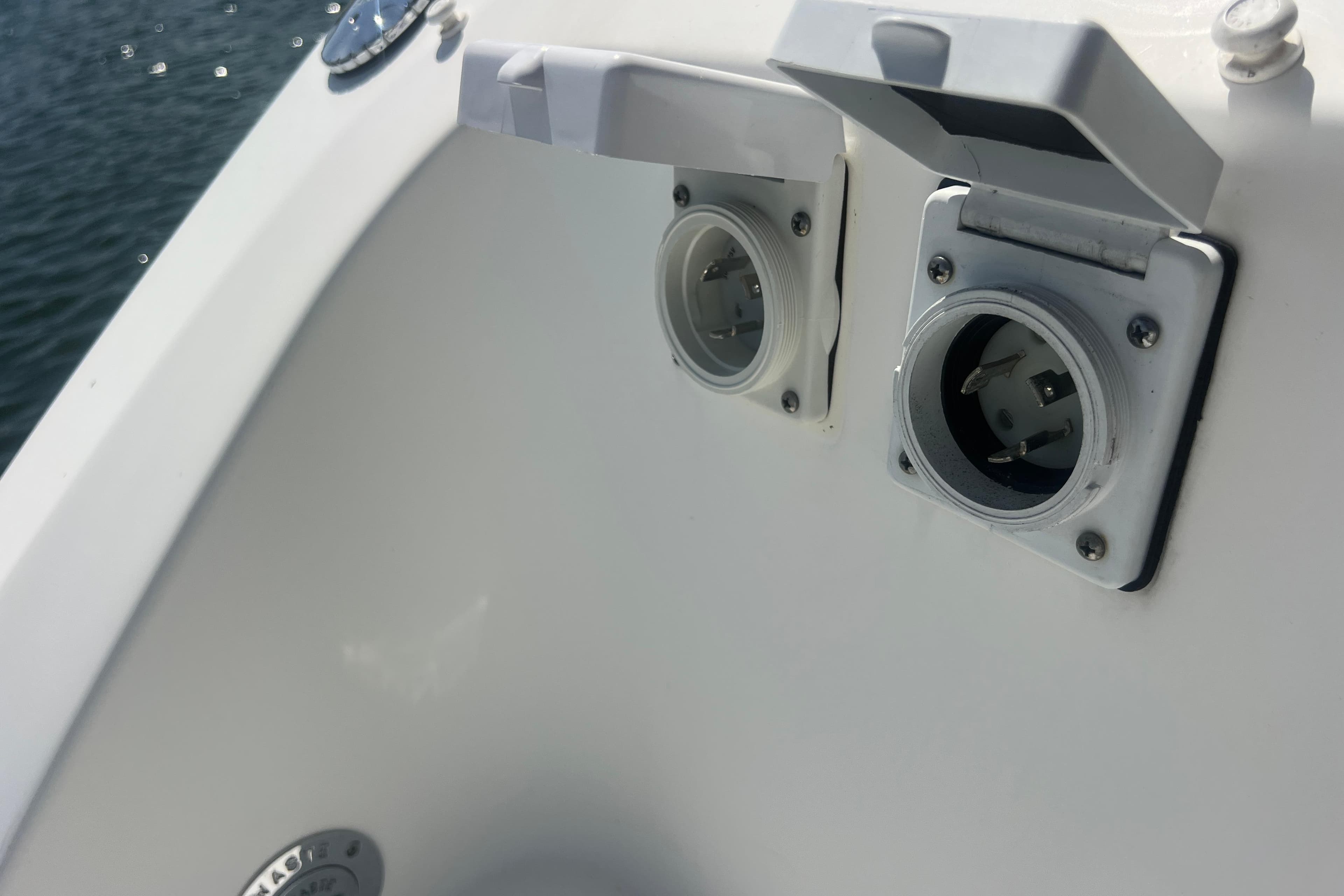 2015 Boston Whaler 320 Vantage boat power outlets on deck.