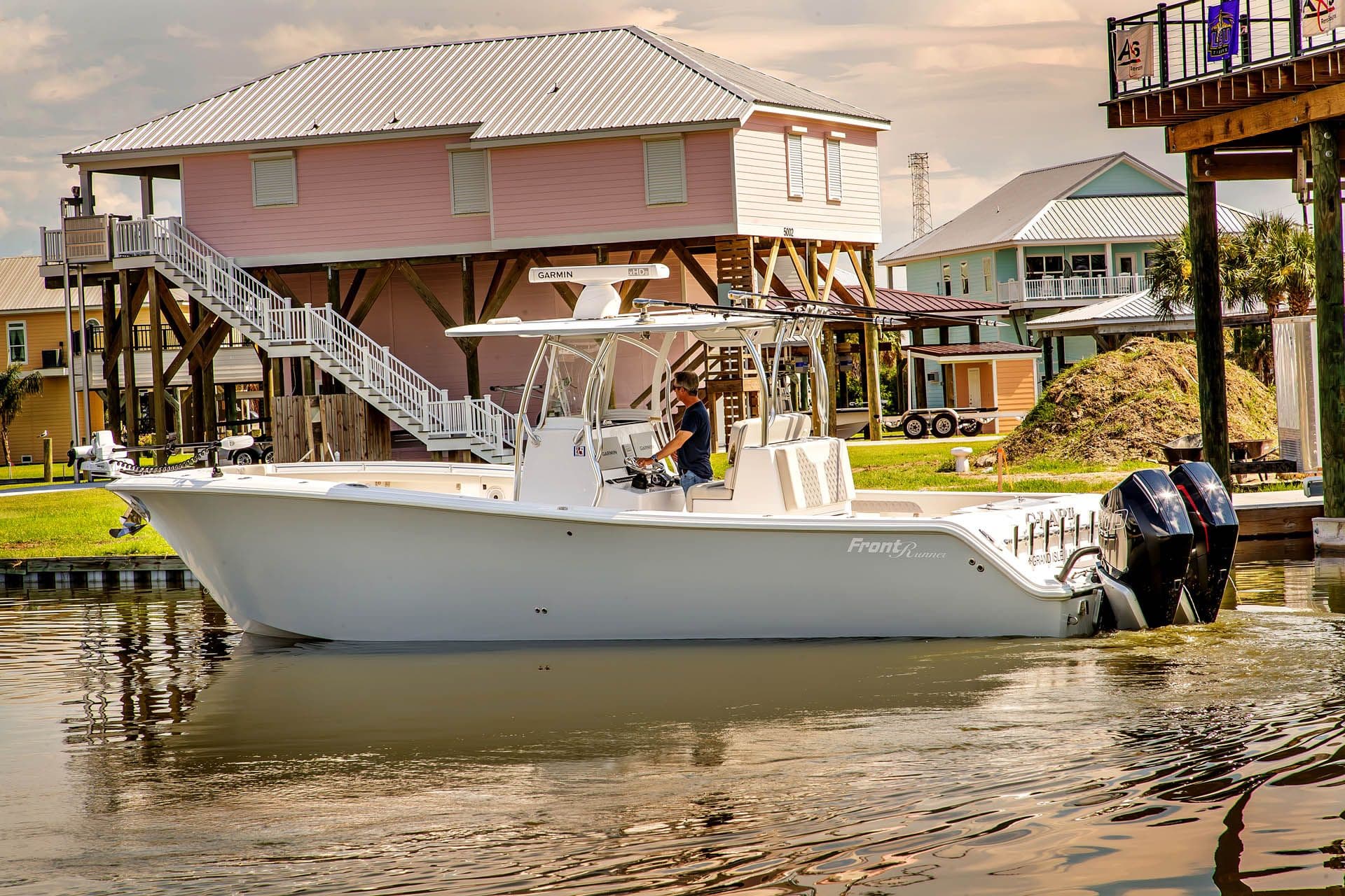 2023 Front Runner 33 Center Console - 8