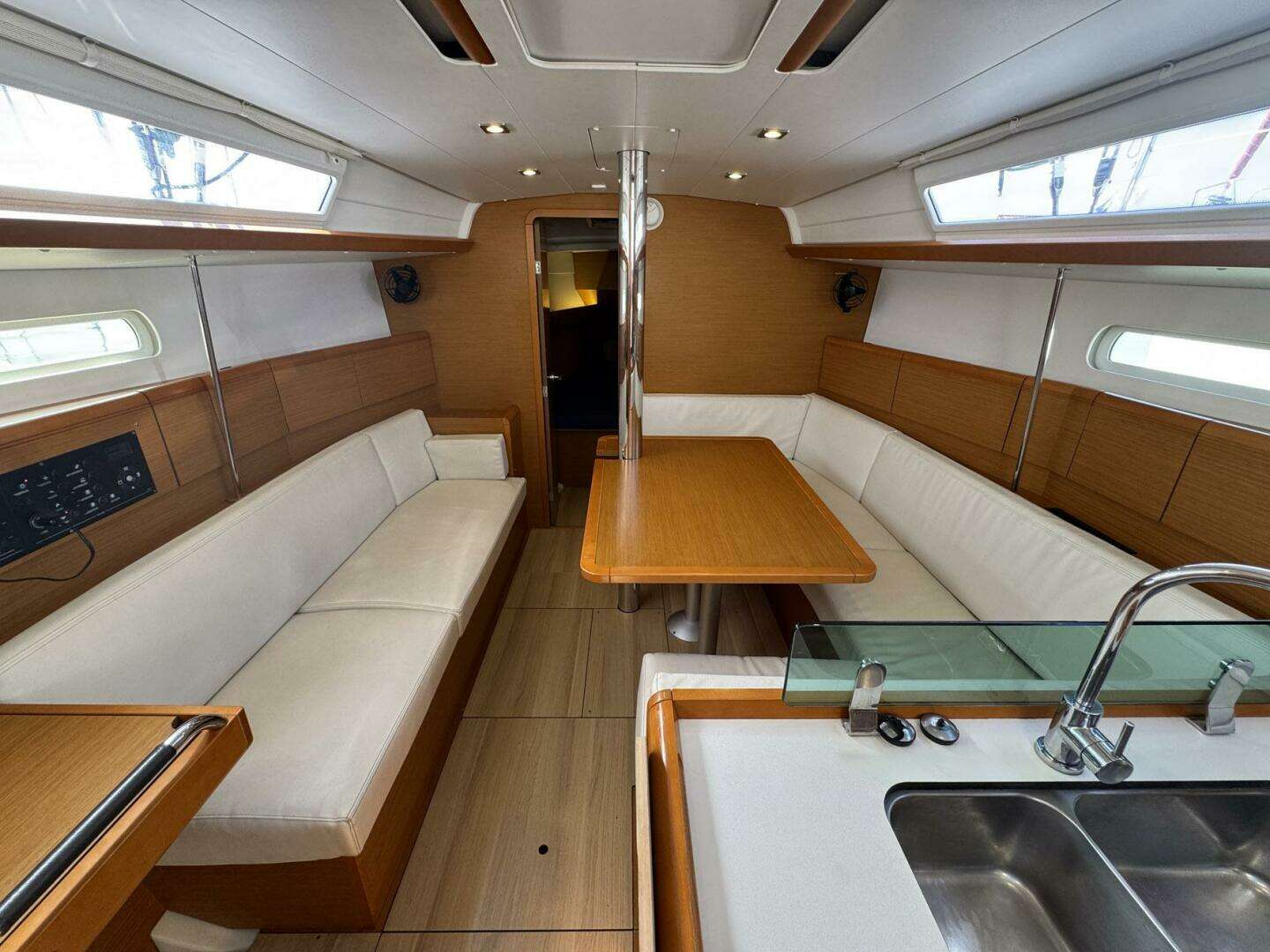 2018 Jeanneau Sun Odyssey 389 - Image 32