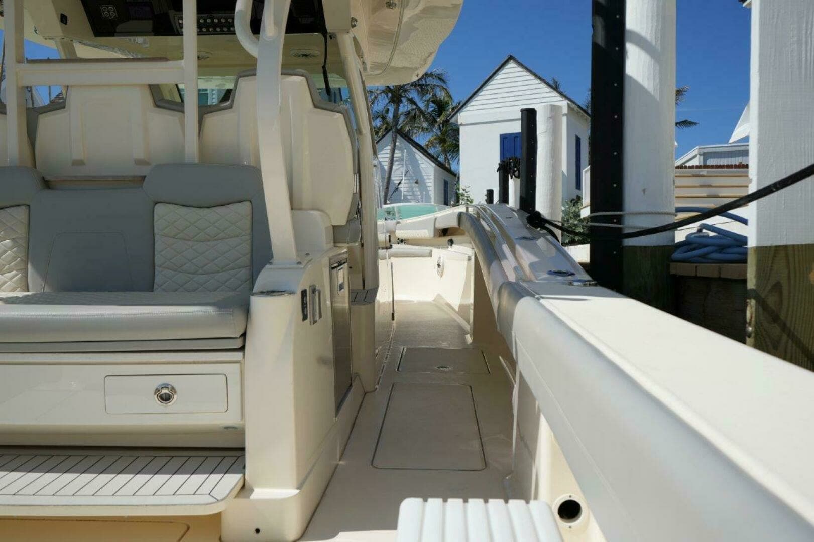 2022 Scout 380 LXF - Image 23