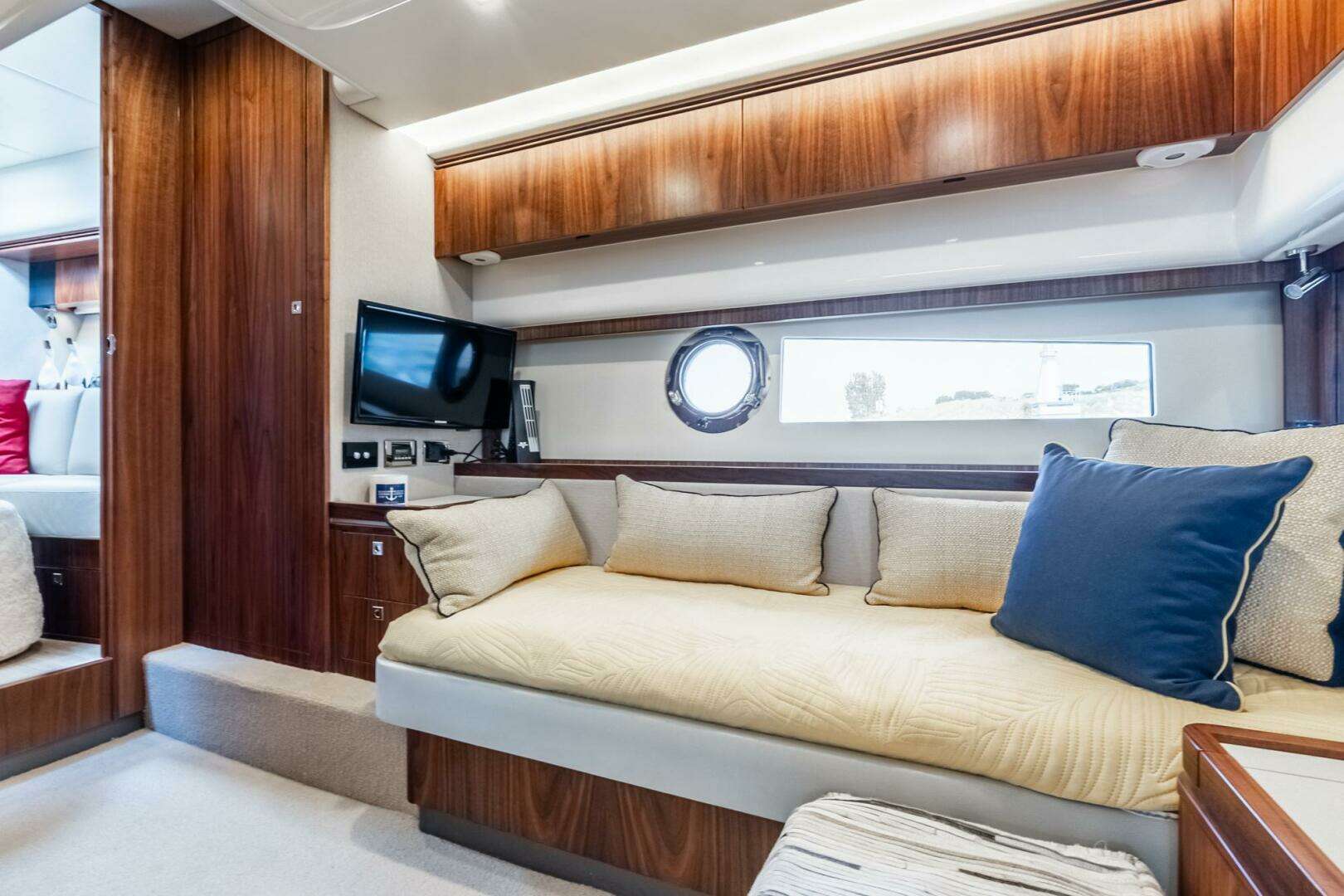 2019 Riviera 4800 Sport Yacht - Image 63