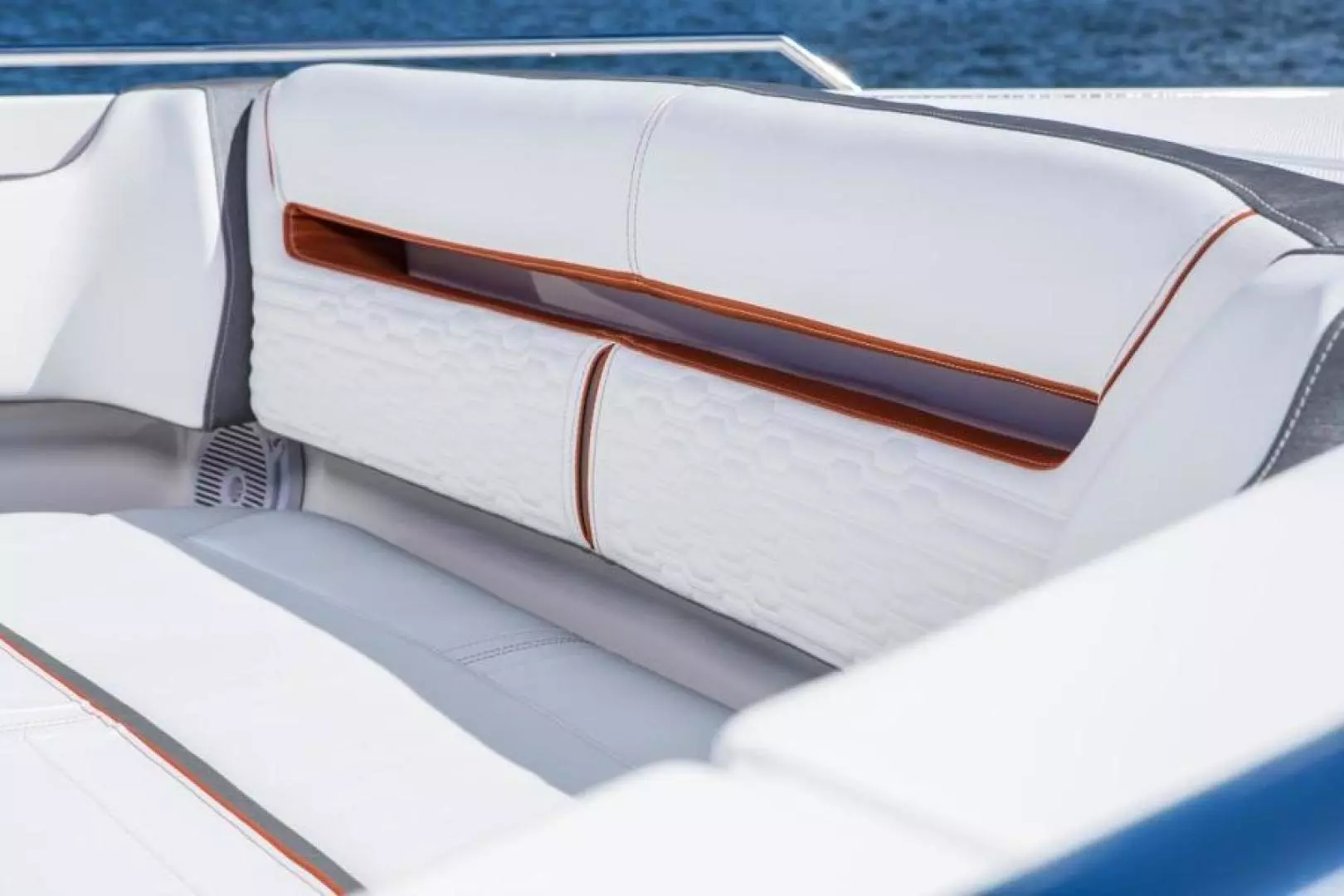 2021 Tiara Sport 38LS - Image 18