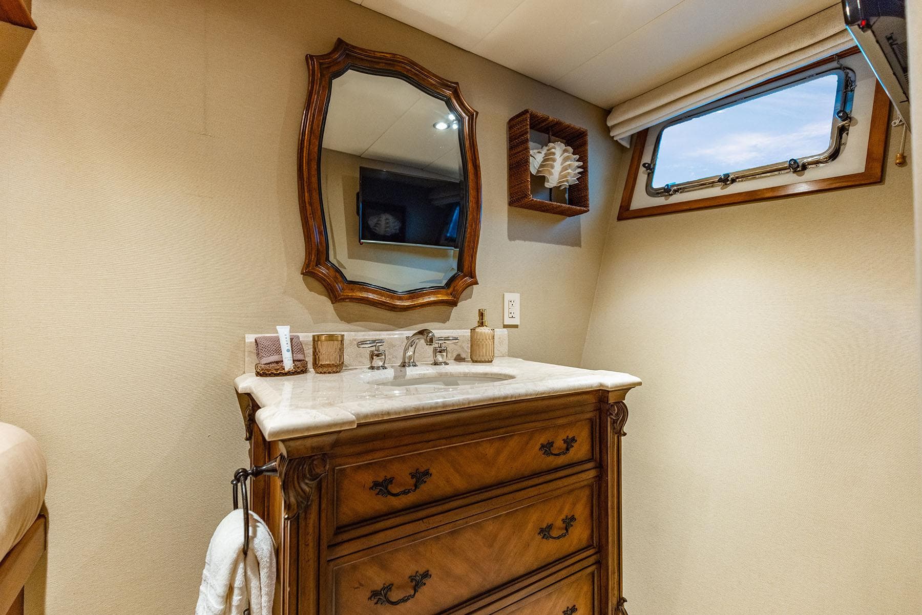 2009 Custom Crystal Motoryacht - 139