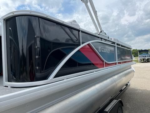 2024 Sweetwater 2286C pontoon boat with sleek design and vibrant colors.