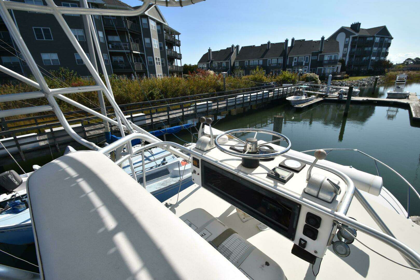 1999 Carolina Classic 28 Express - Image 17