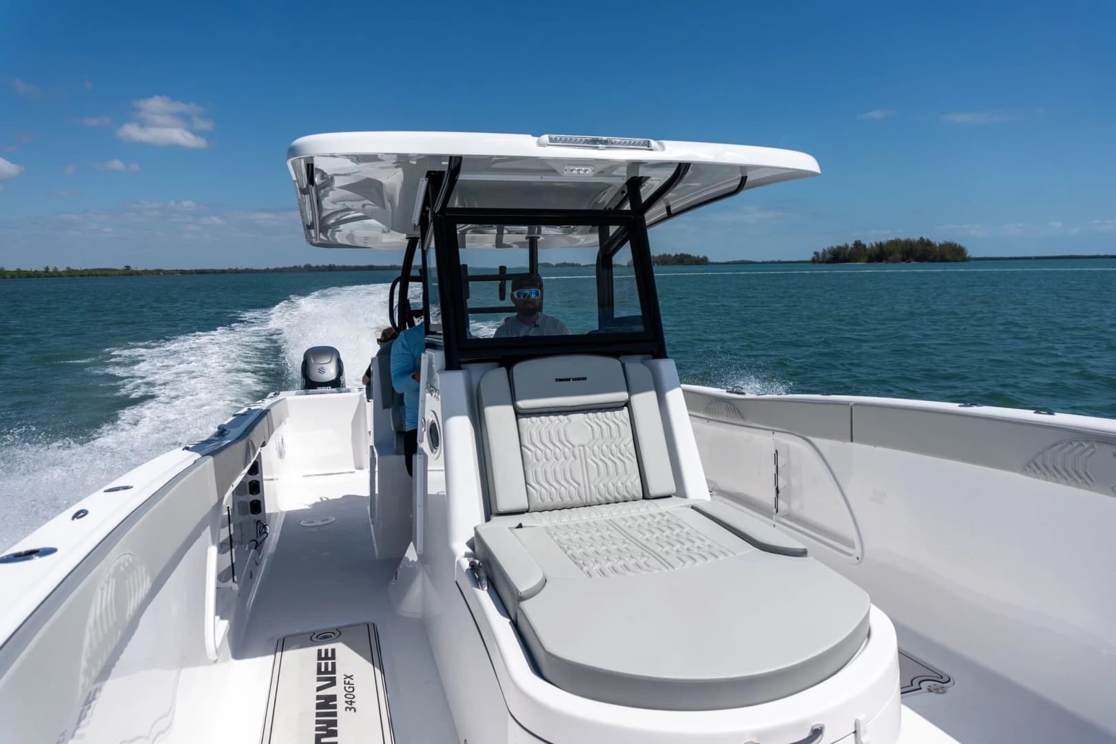 2026 Twin Vee 340 GFX CC - Image 6