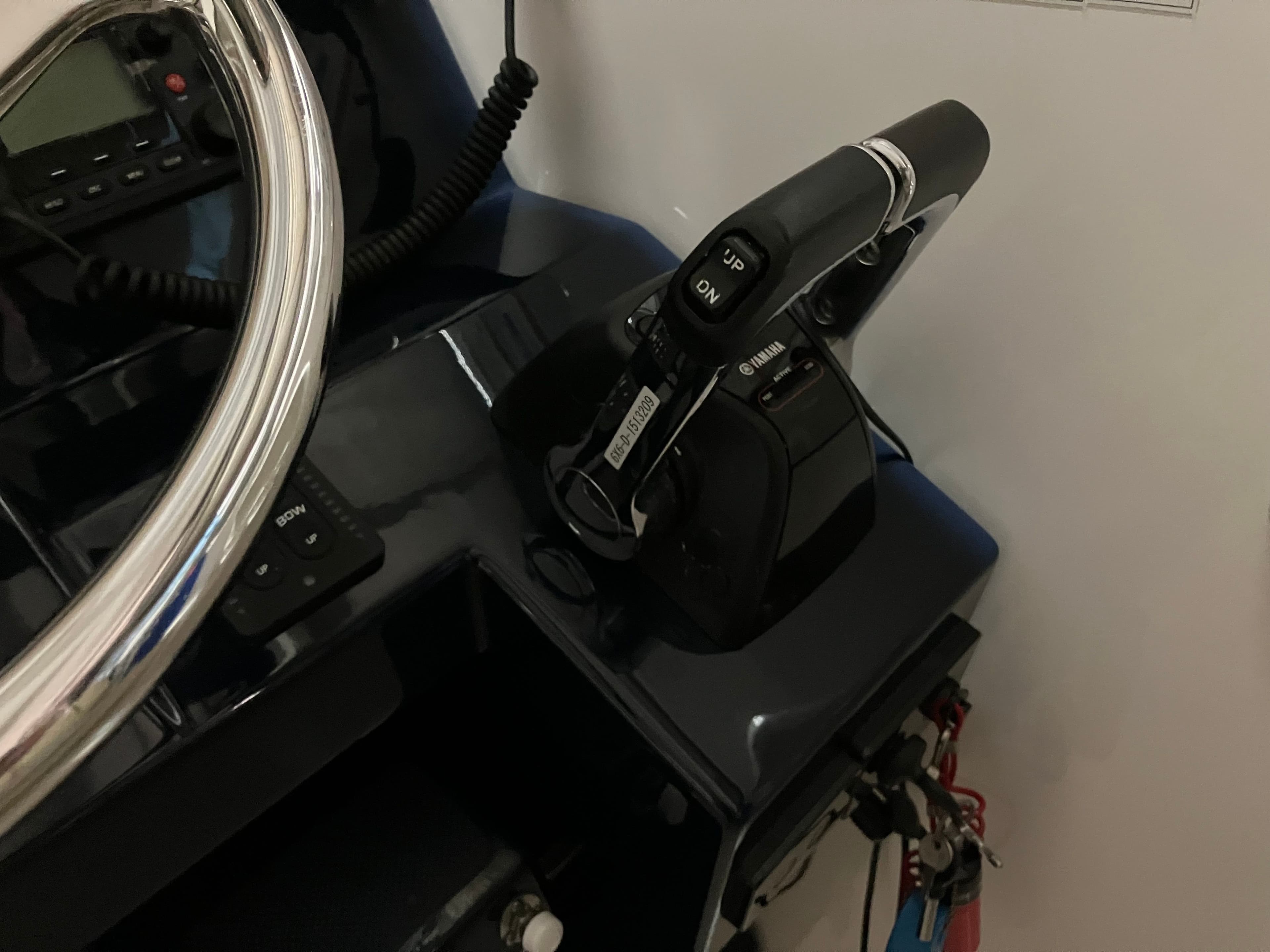 2016 Pursuit DC 325 Dual Console - 28