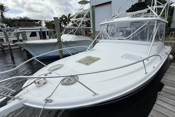2000 Luhrs — - Image 1