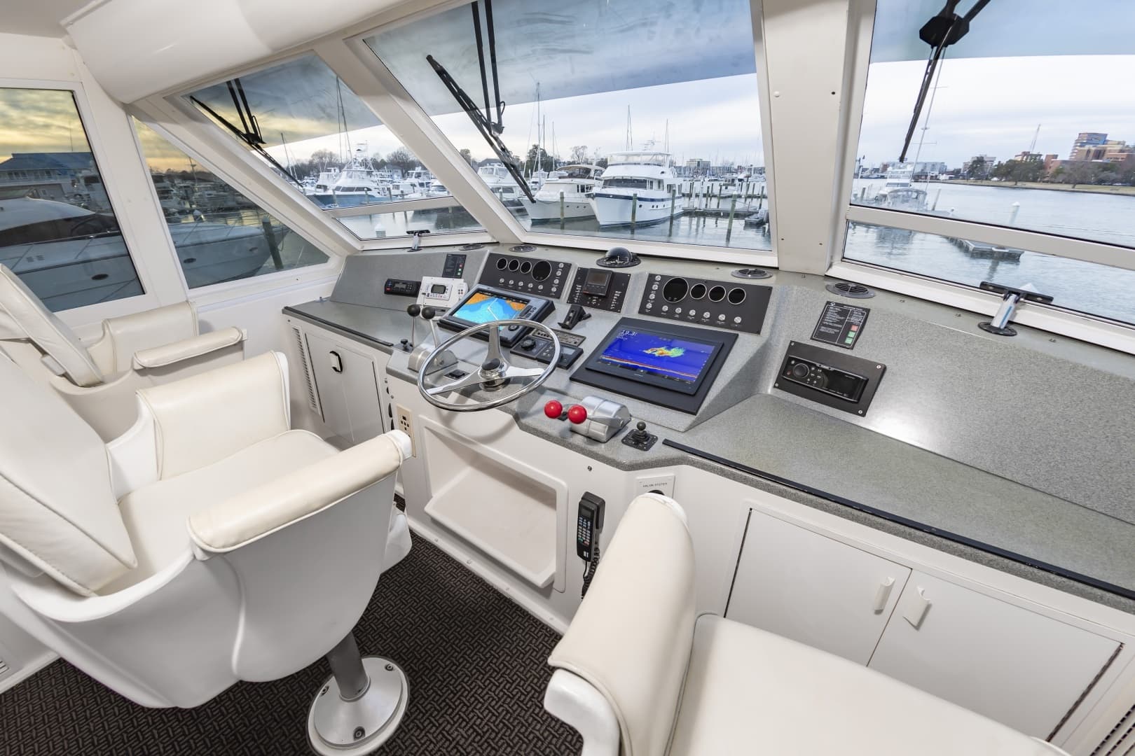 2000 Viking Cockpit Sport Yacht - Image 15