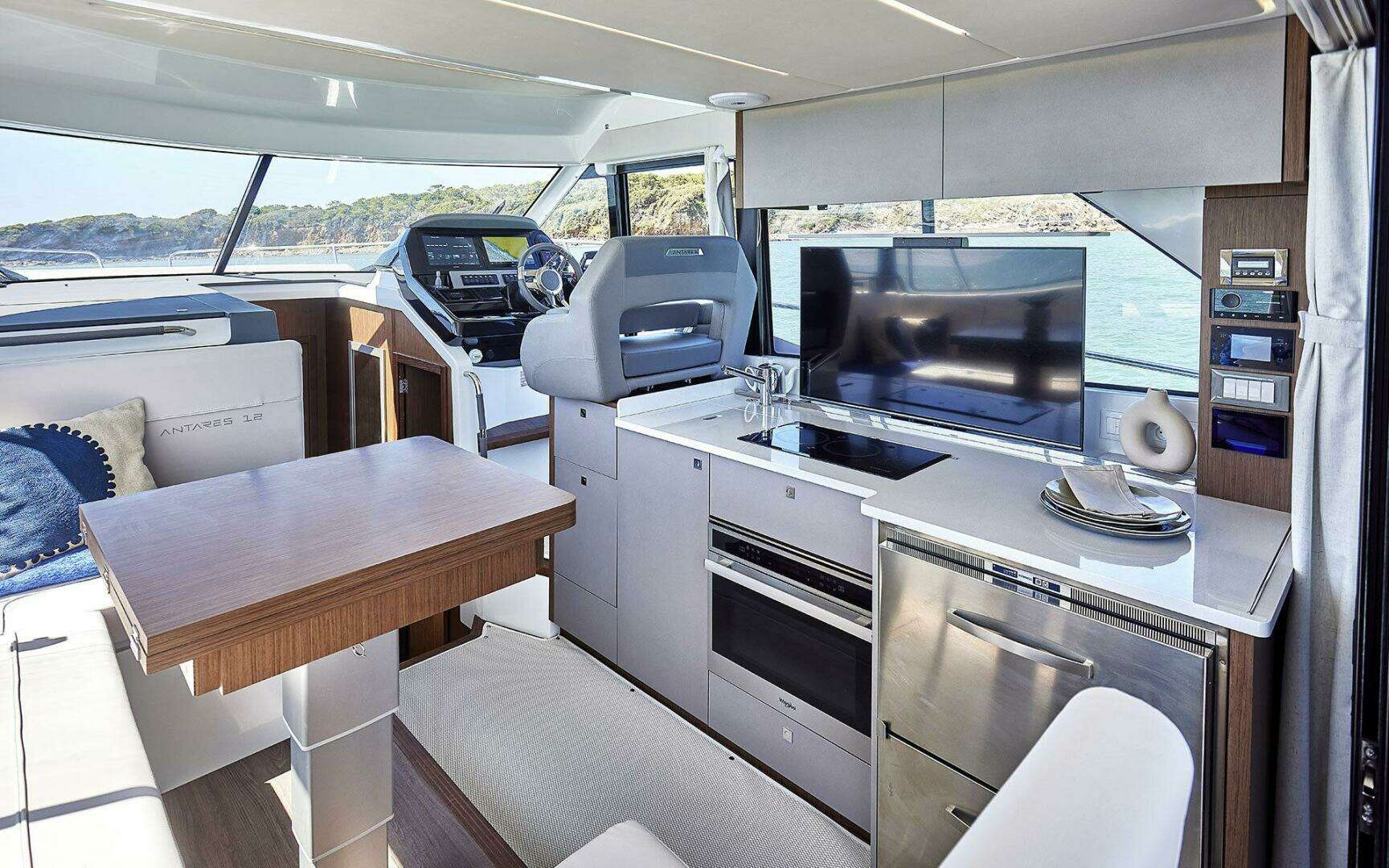 2026 Beneteau Antares 12 Fly - Image 25