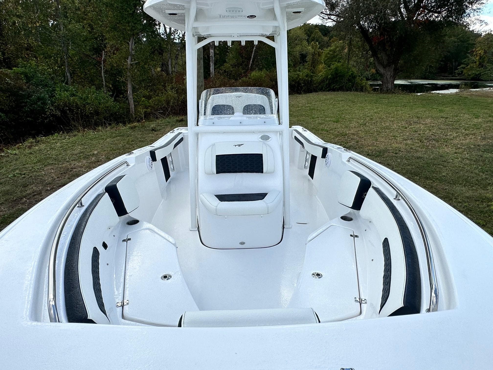 2025 Tidewater 220 Center Console - 11
