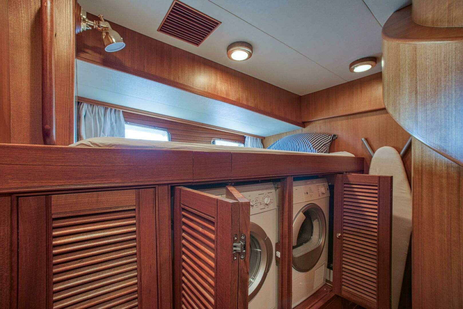 2009 Marlow Explorer - Image 10