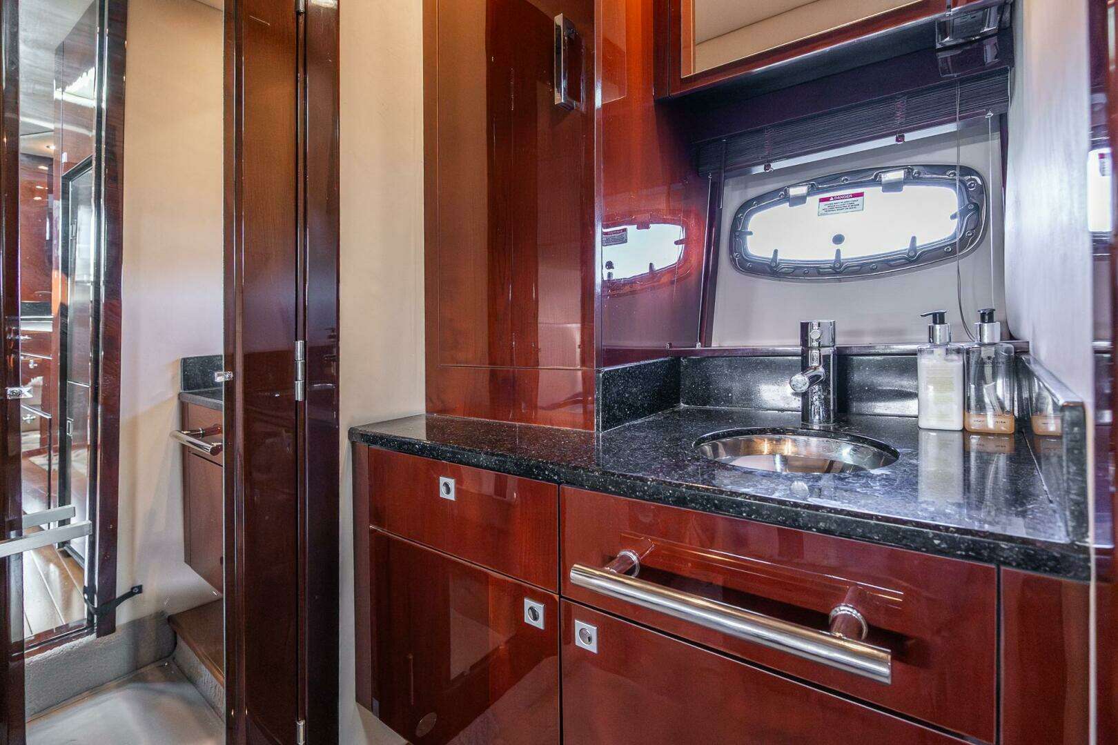 2009 Sea Ray 47 Sundancer - Image 17
