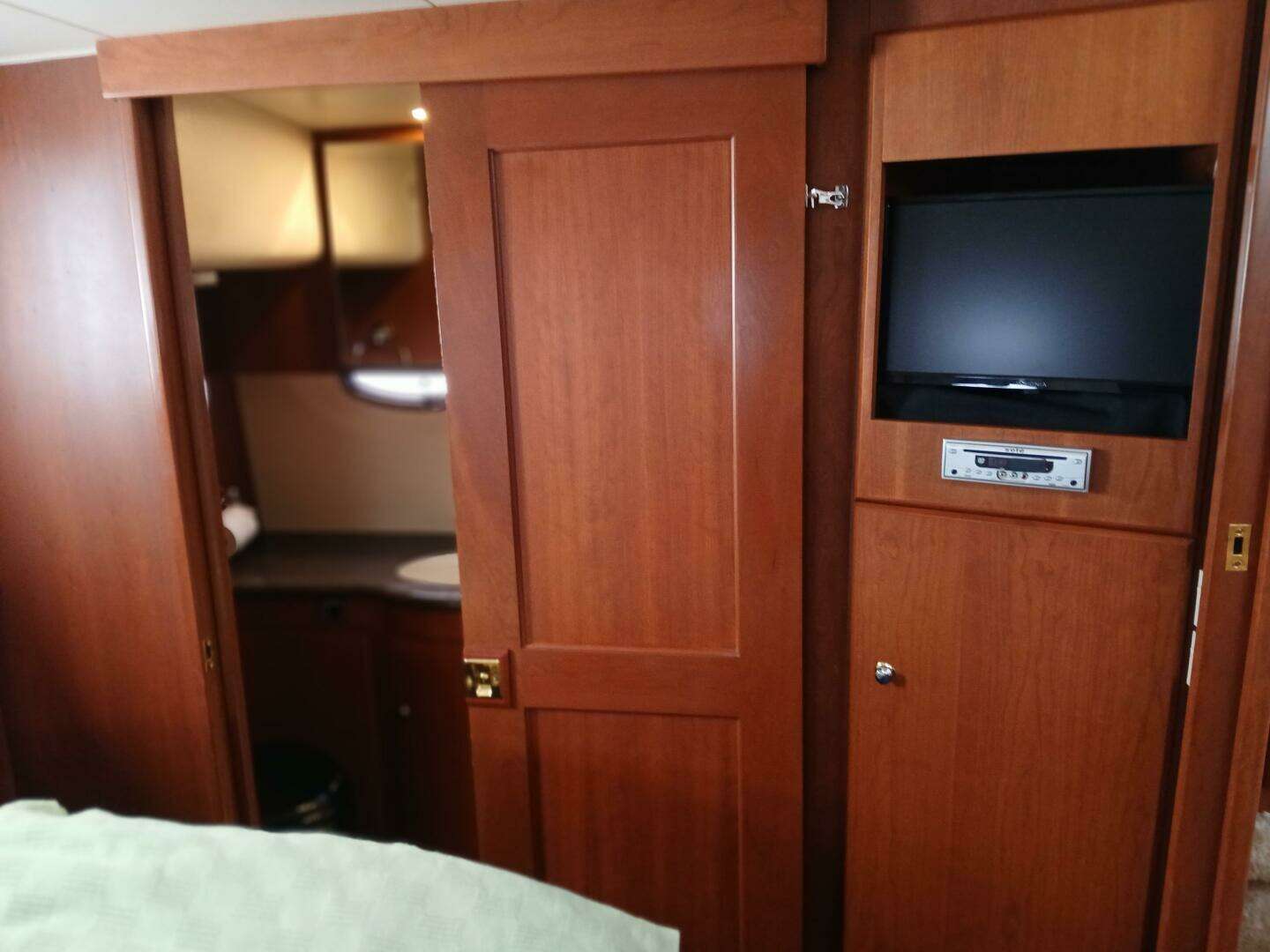 2006 Silverton 35 Motor Yacht - Image 27