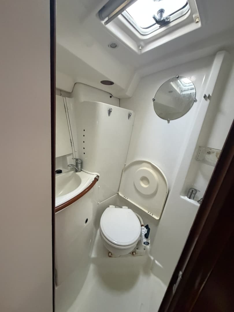 2006 Beneteau 423 - Image 111