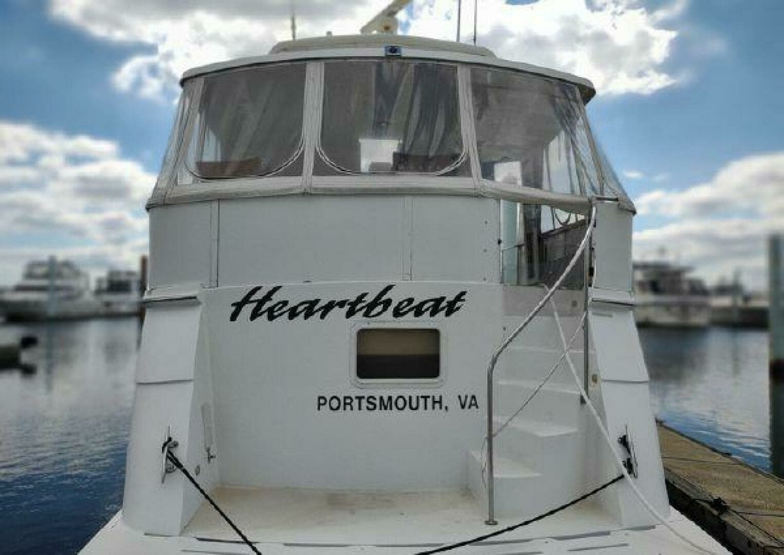 1996 Hatteras 50' Sport Deck - Image 4
