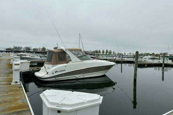 2006 Larson Cabrio 274 - Image 1
