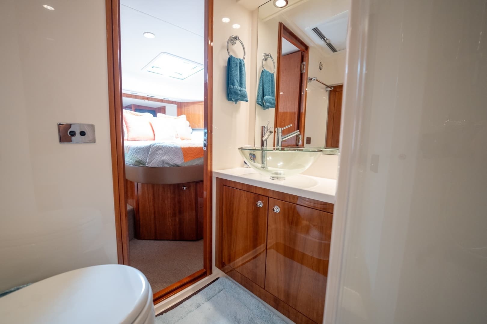2016 Riviera 5000 Sport Yacht - Image 73