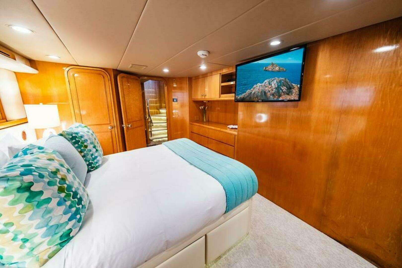 1995 Hatteras Flybridge Motor Yacht - Image 26