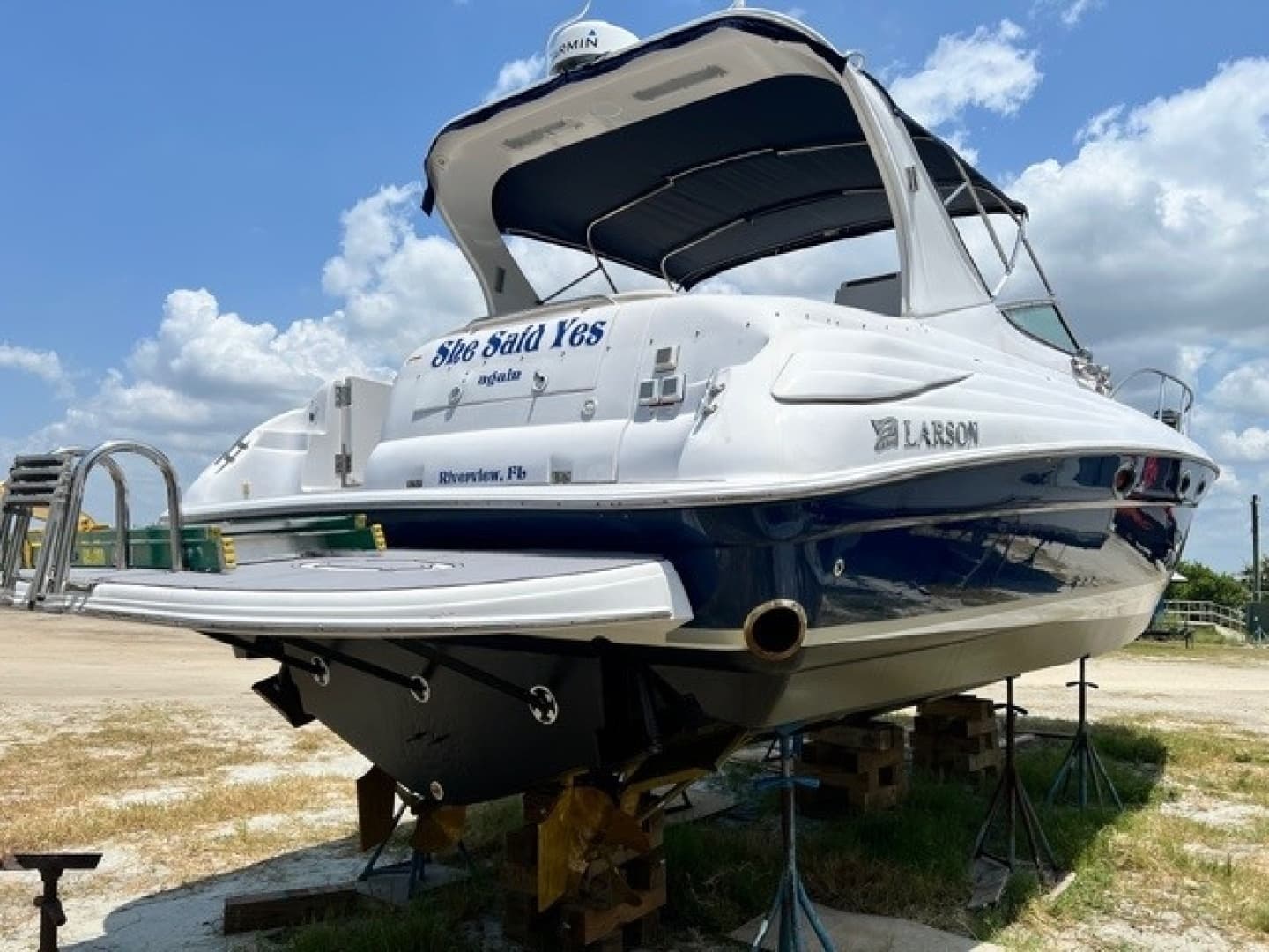 2006 Larson 370 Cabrio - Image 3