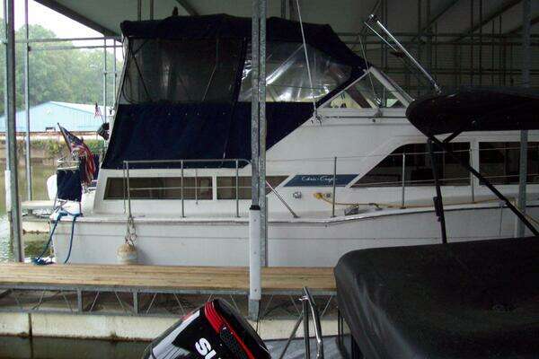 1979 Chris-Craft Catalina 350 - Image 1