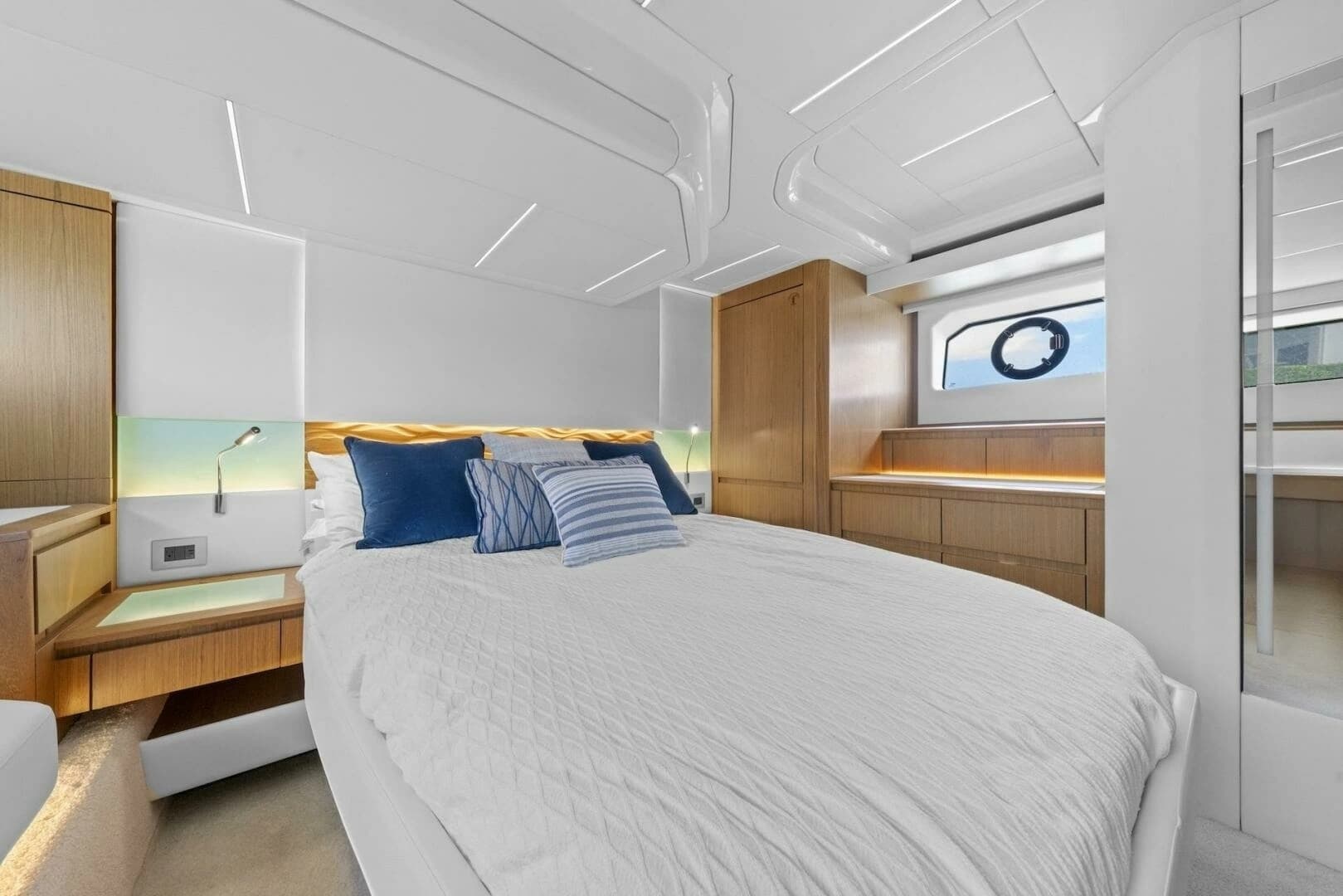 2023 Tiara Yachts EX 60 - Image 64