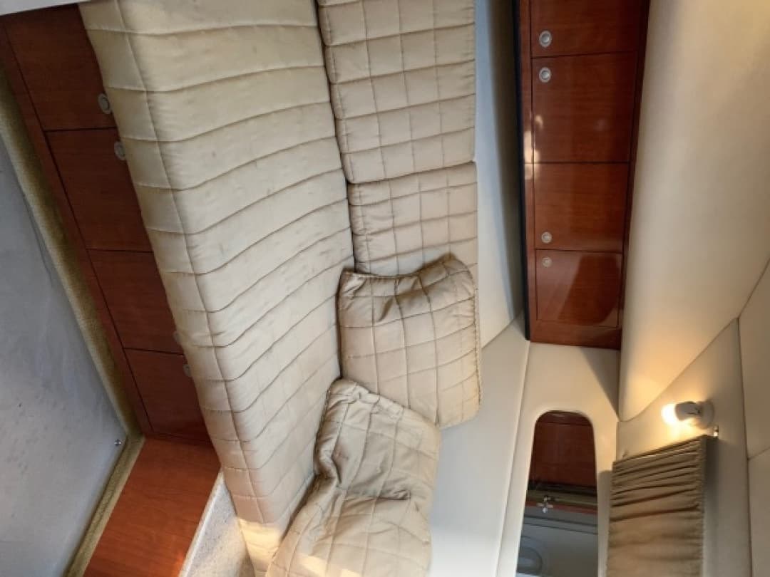 2004 Sea Ray 390 Motor Yacht - Image 54