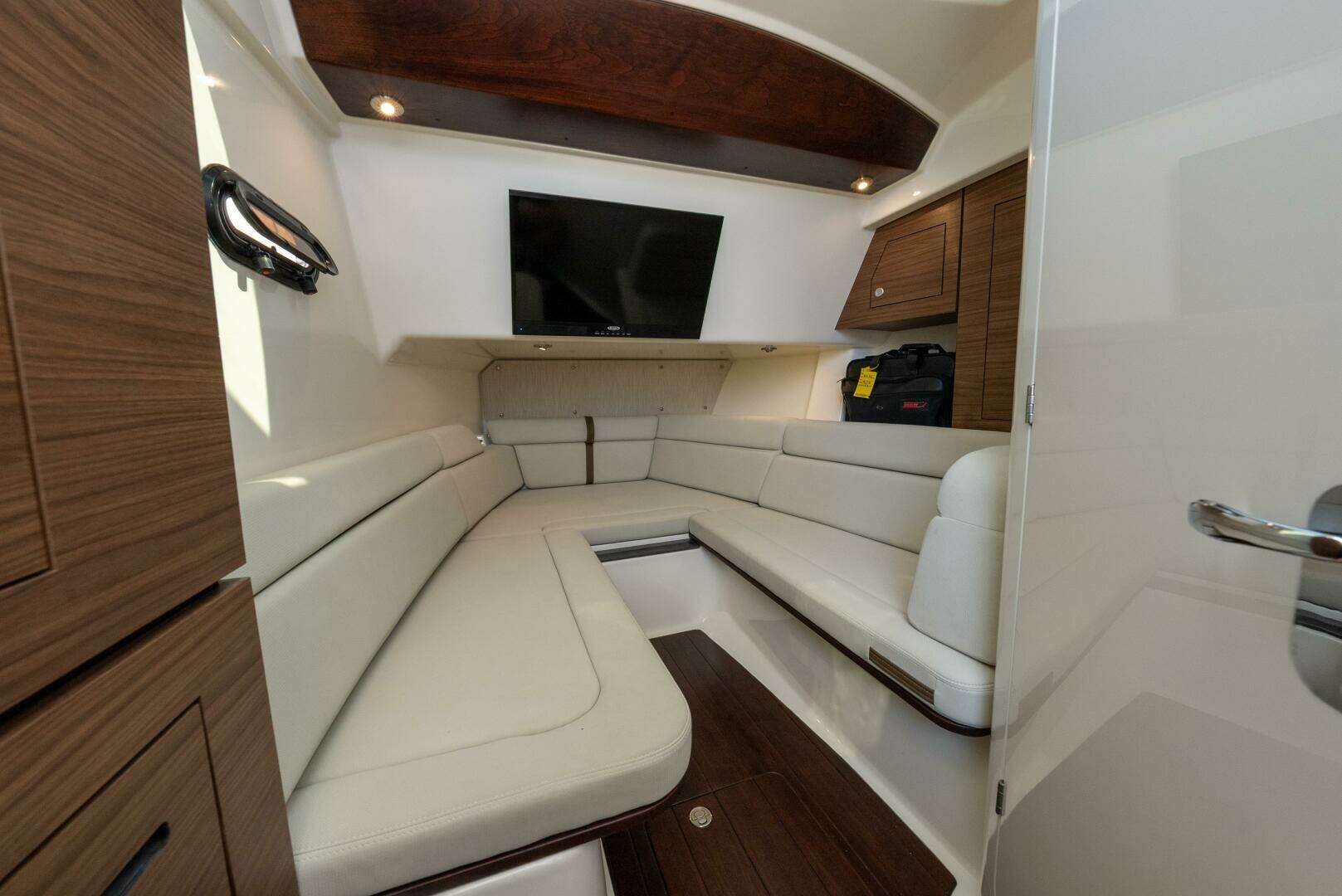 2019 Boston Whaler 350 EX Realm - Image 38