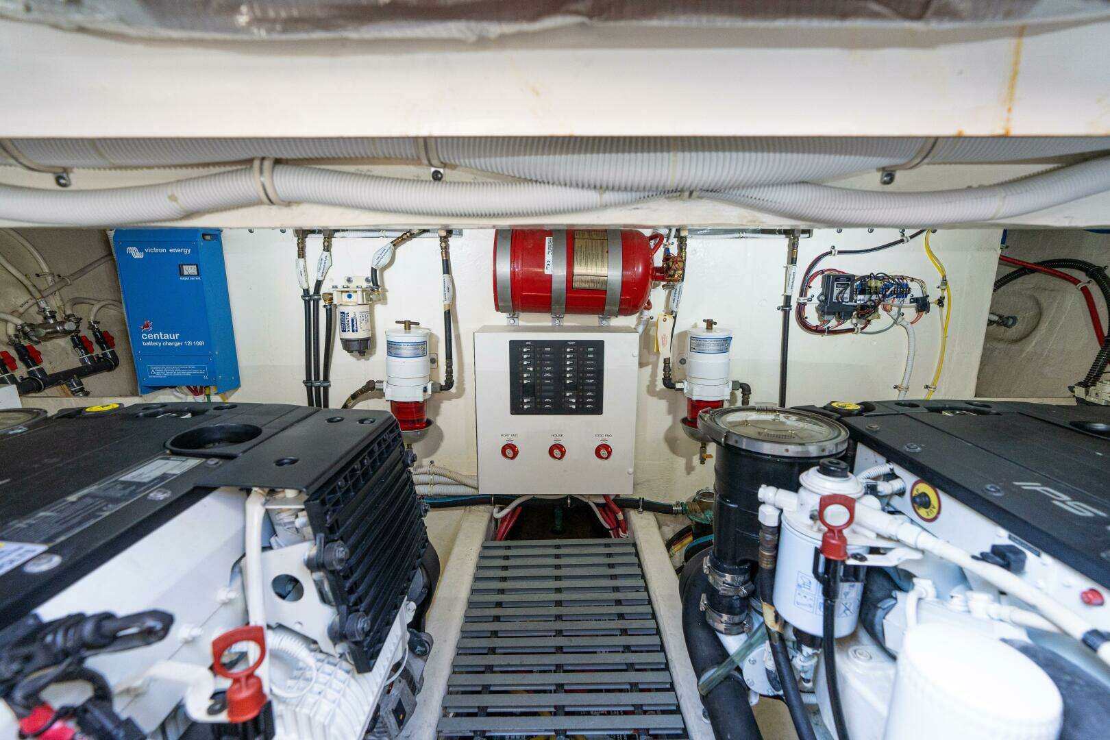 2015 Tiara Yachts 44 Coupe - Image 53