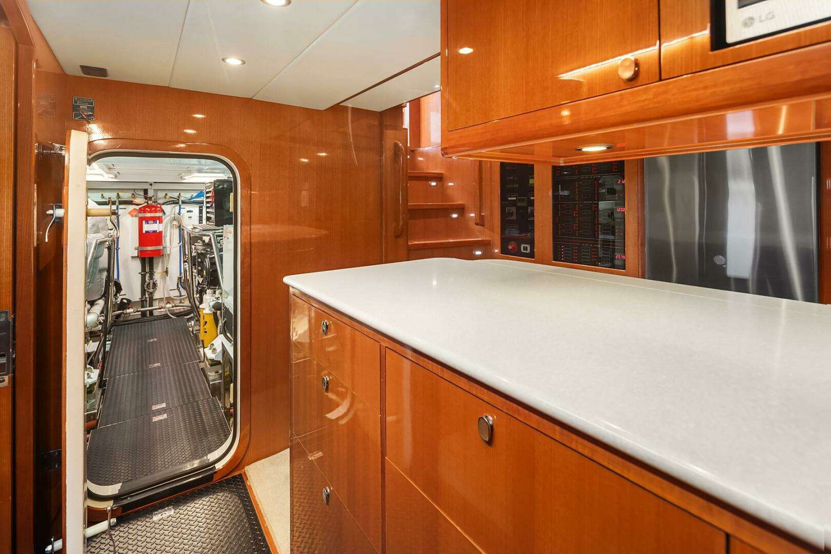 2014 Hampton 720 Skylounge LRC - Image 59