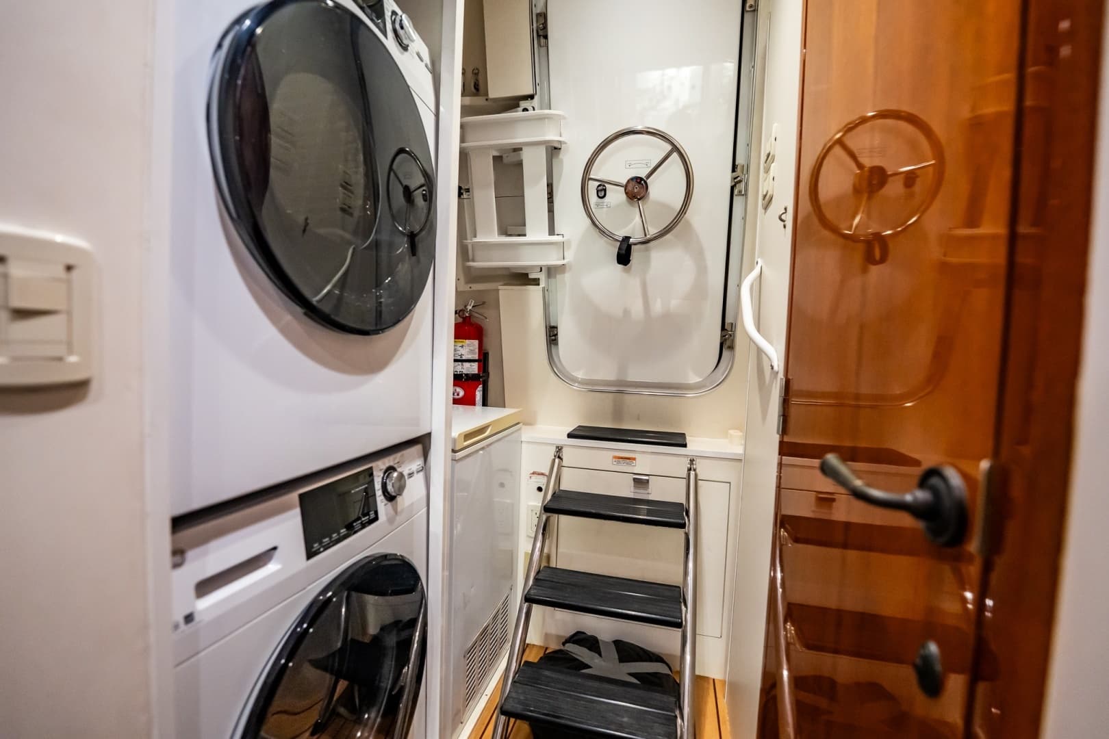 2012 Hatteras — - Image 126