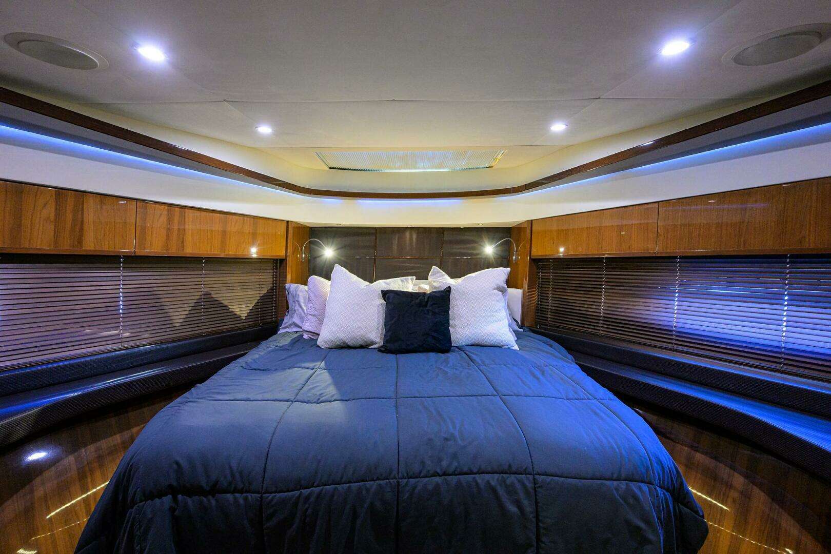 2013 Princess V72 Express Yacht - Image 29
