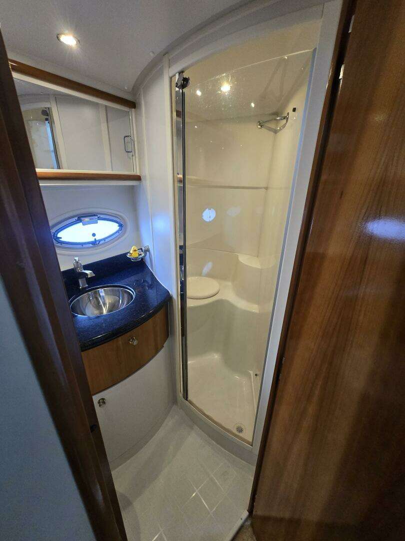 2002 Carver 444 Cockpit Motor Yacht - Image 48