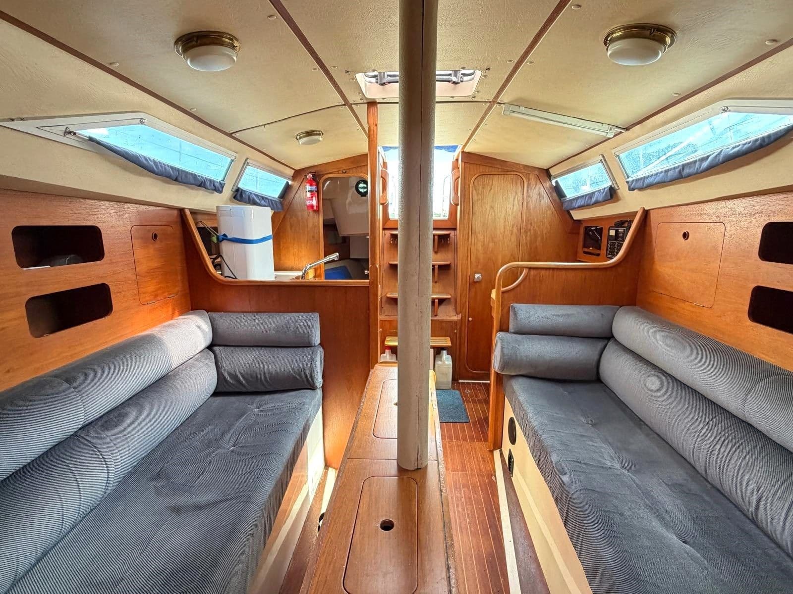 1989 Moody 31 - 19