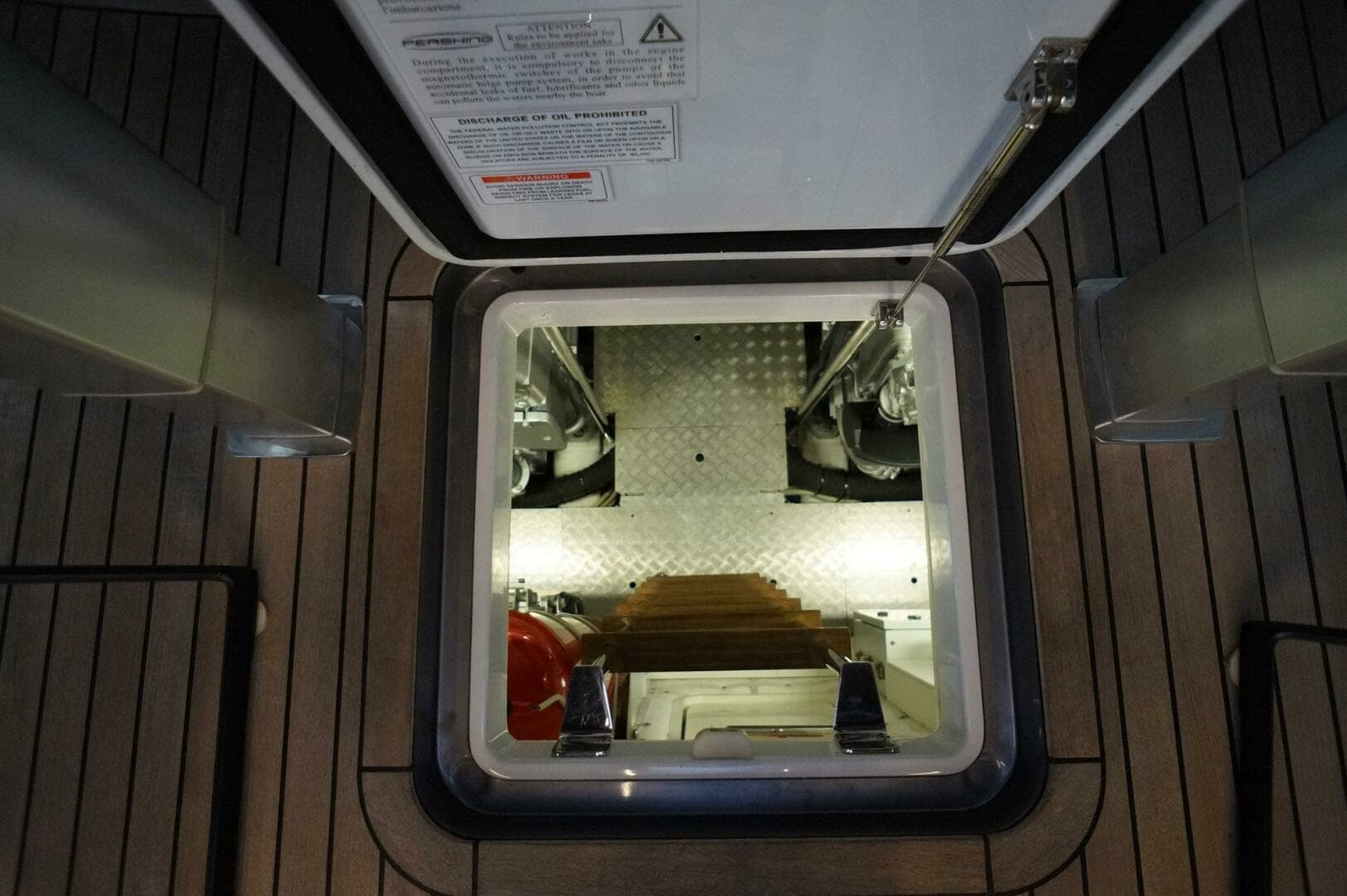 2016 Pershing 70 - Image 32