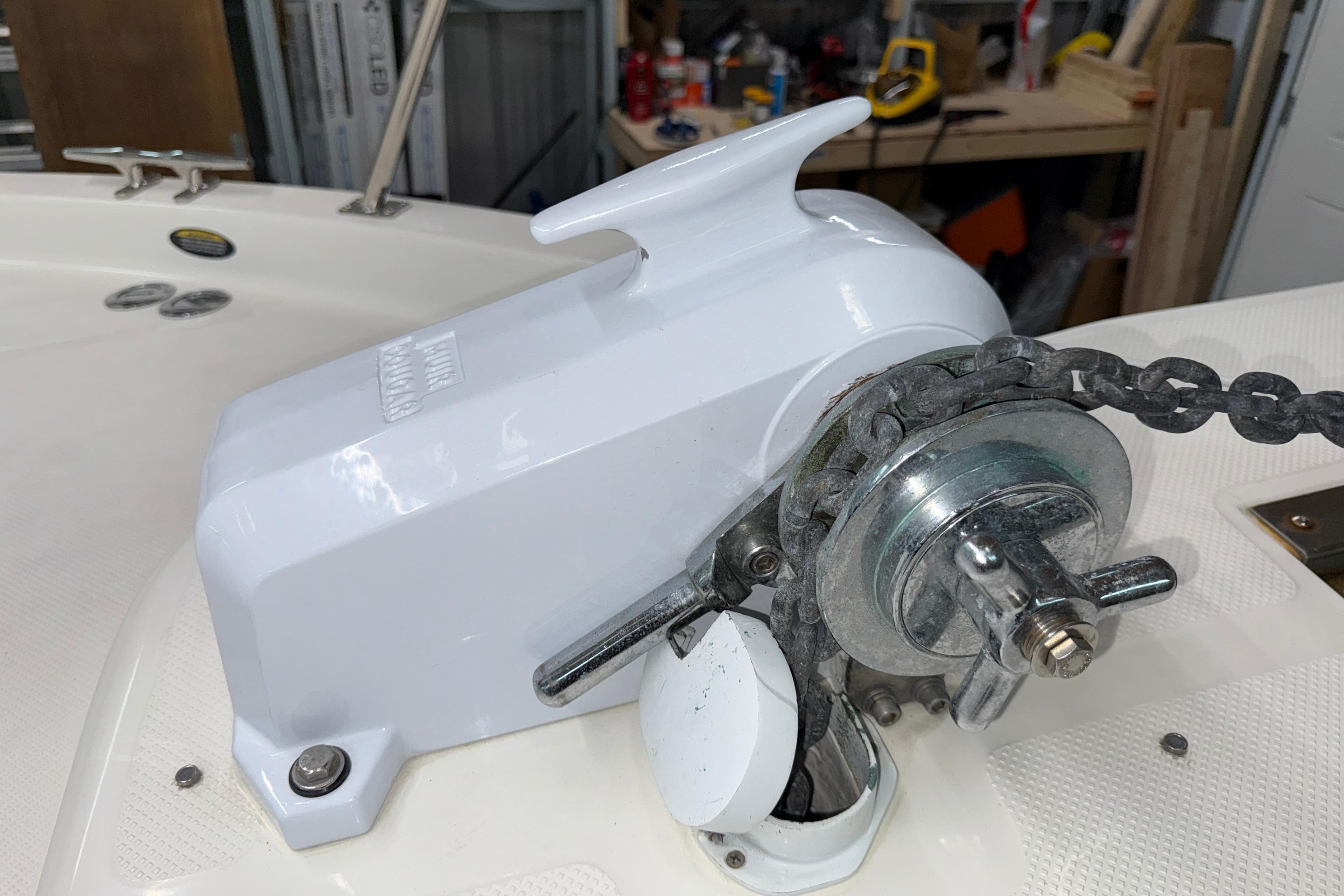 Anchor windlass on 1998 Bayliner 4788 Pilot House Motoryacht, showcasing chain mechanism.