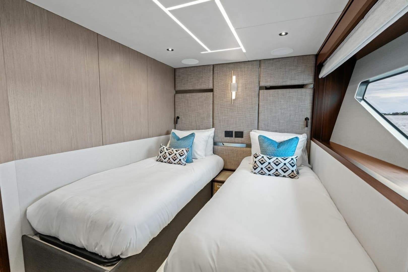 2026 Sunseeker 88 Yacht - Image 91