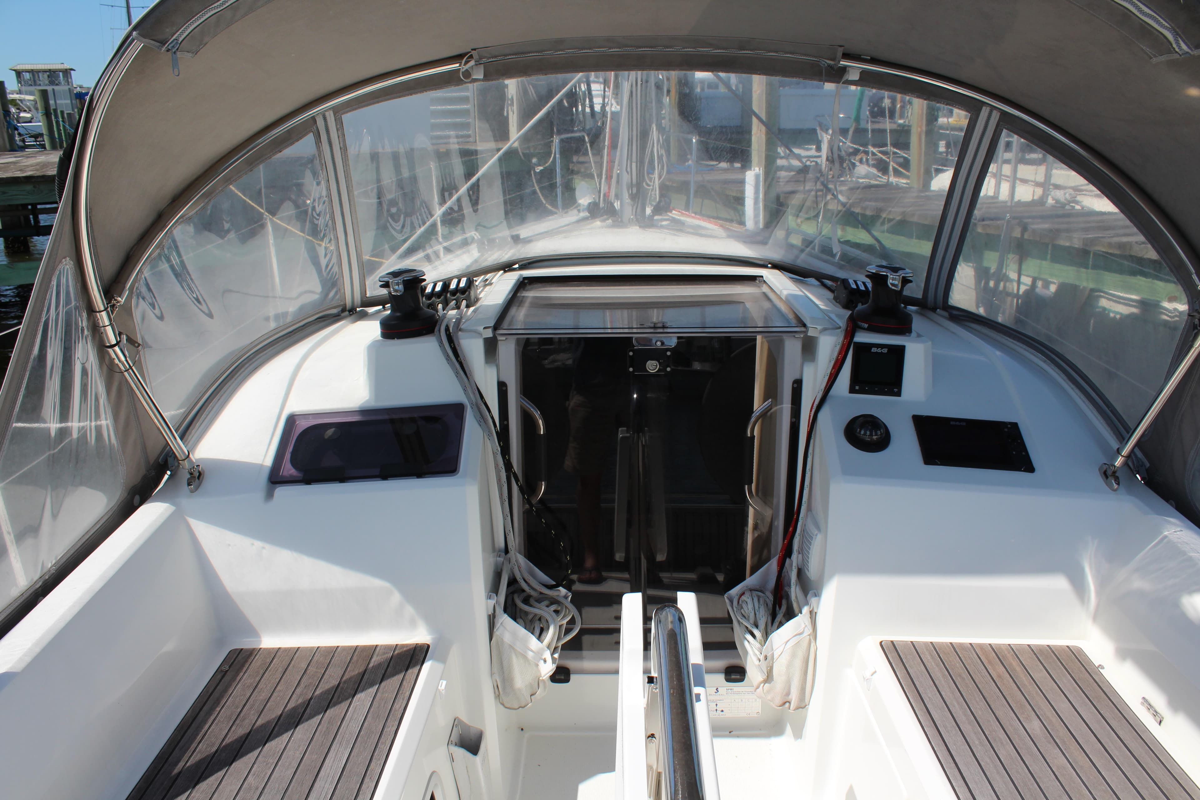 Beneteau Oceanis 30.1 cockpit, 2022 model, featuring modern design and navigation equipment.