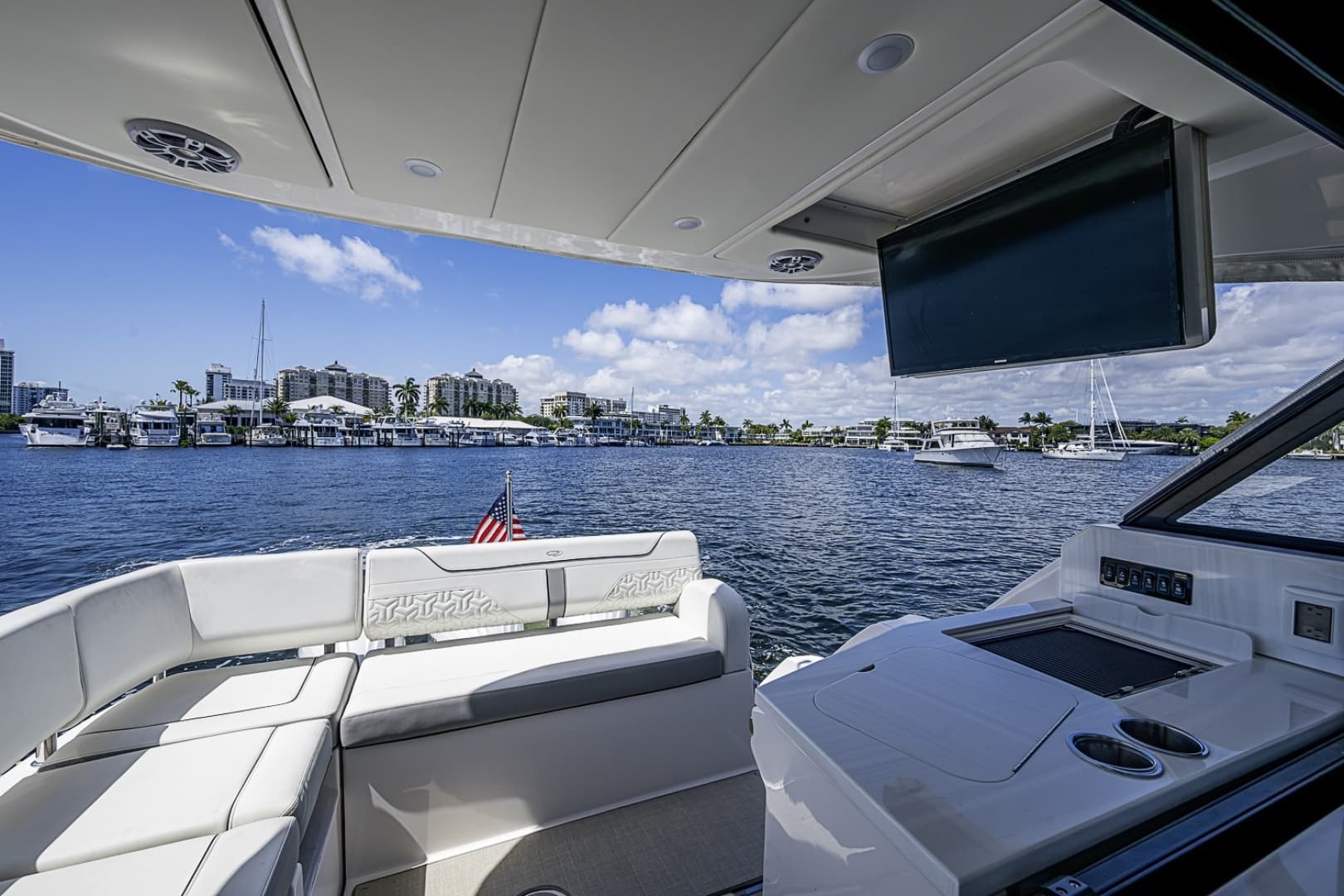 2025 Regal 38 XO - Image 16