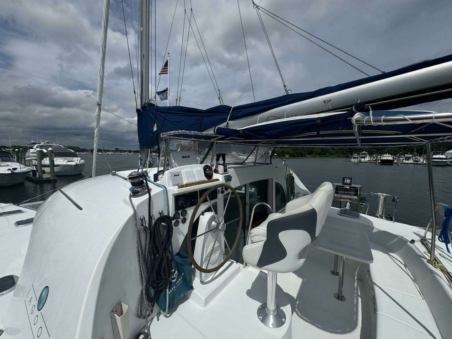 2000 Lagoon 380 - Image 16