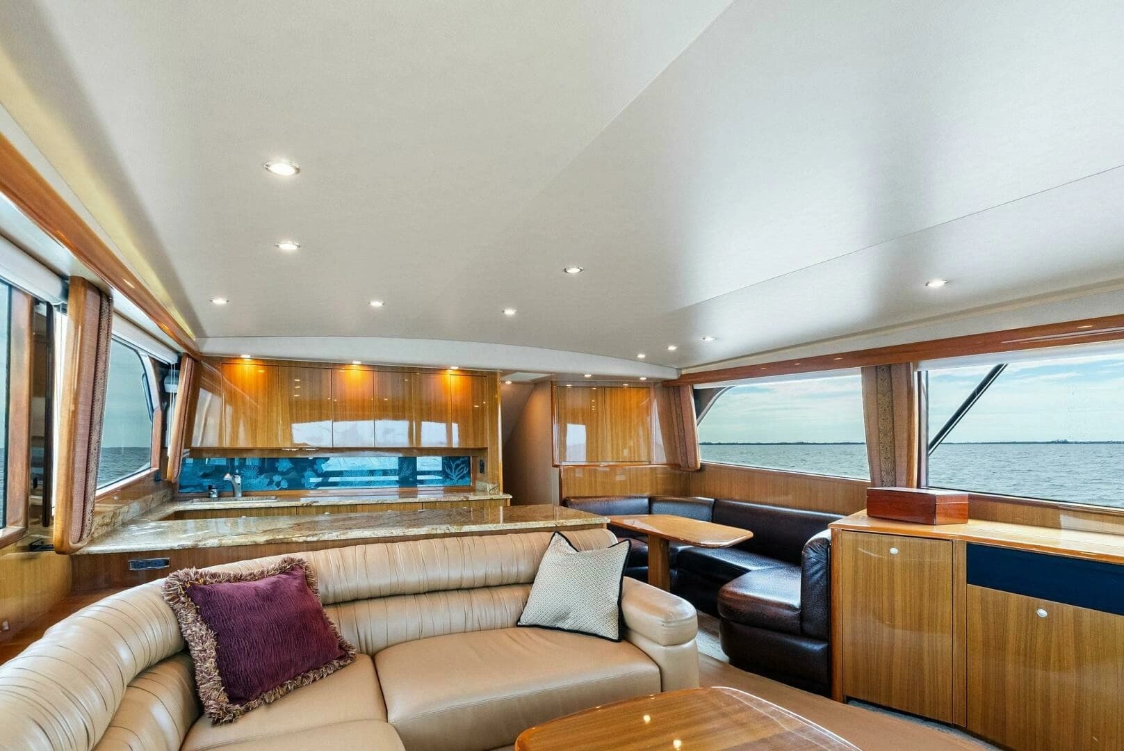 2006 Viking 61 Convertible - Image 8