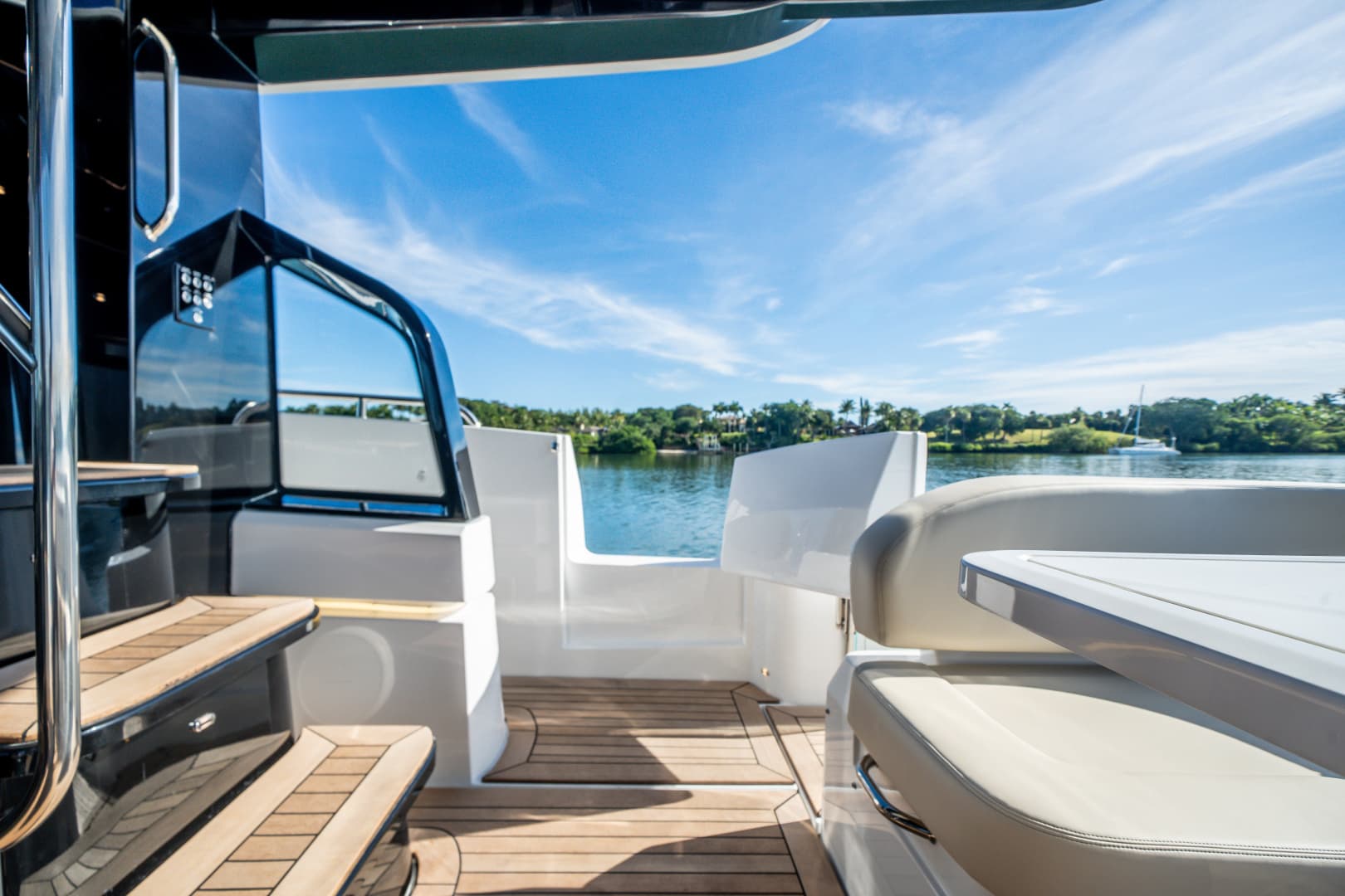 2026 Cruisers Yachts 57 FLY - Image 18