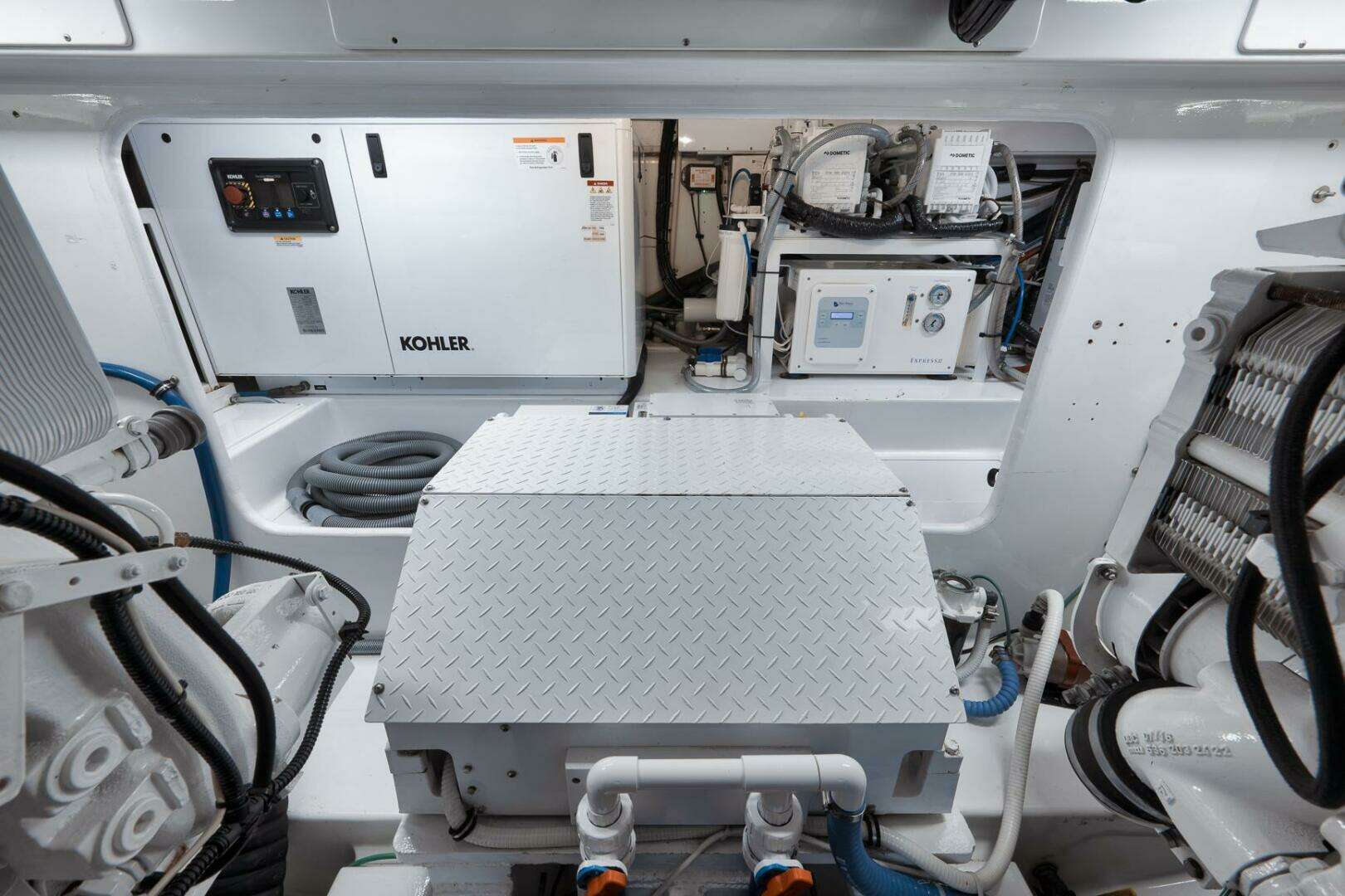 2002 Weaver 60 Convertible - Image 56