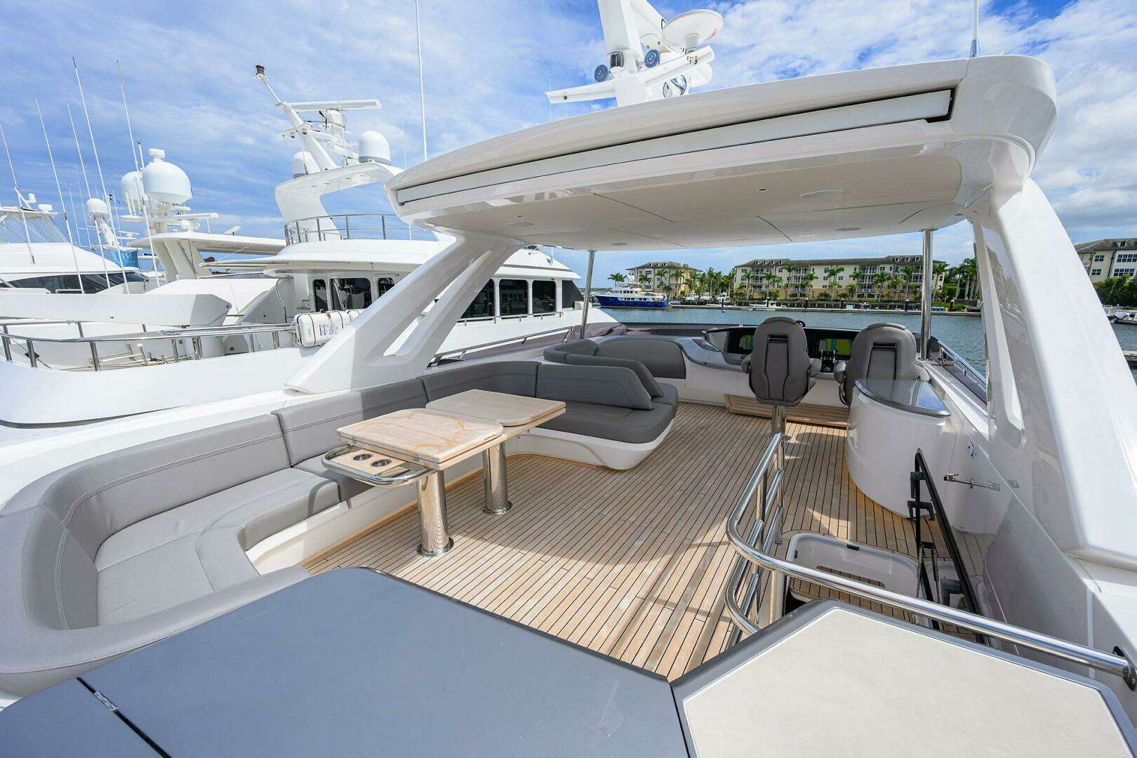 2027 Princess S72 - Image 3