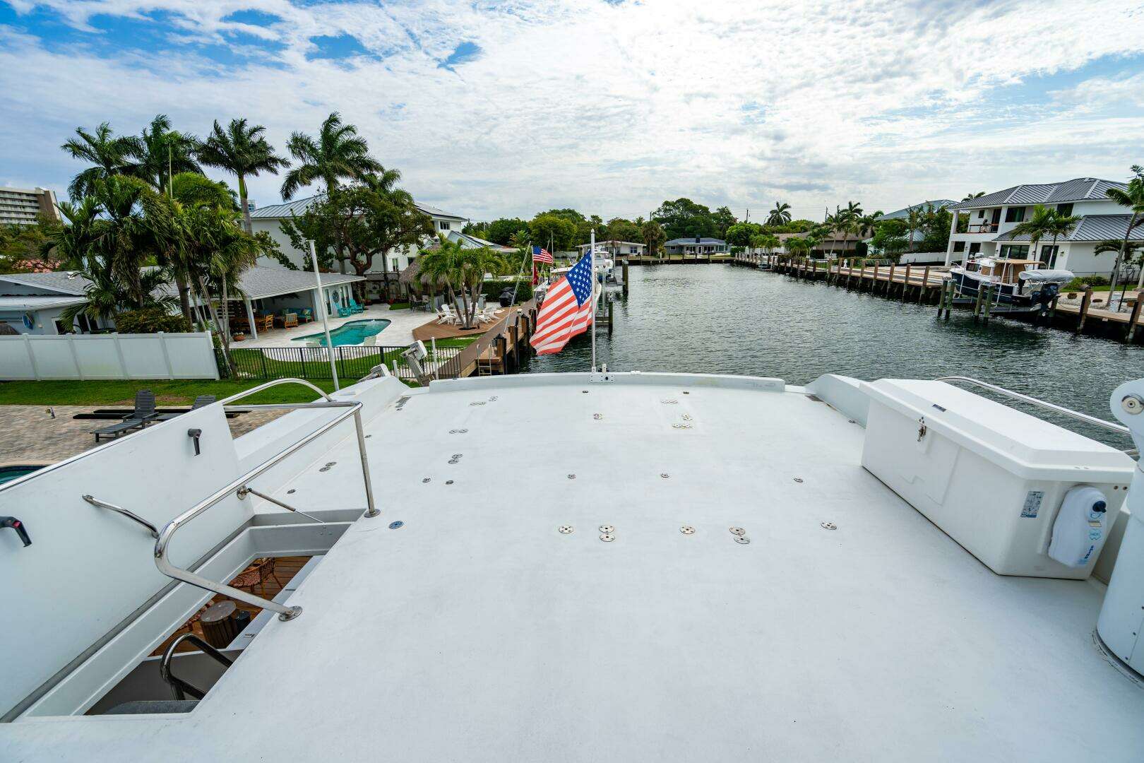 2001 Hatteras 100 Motor Yacht - Image 86