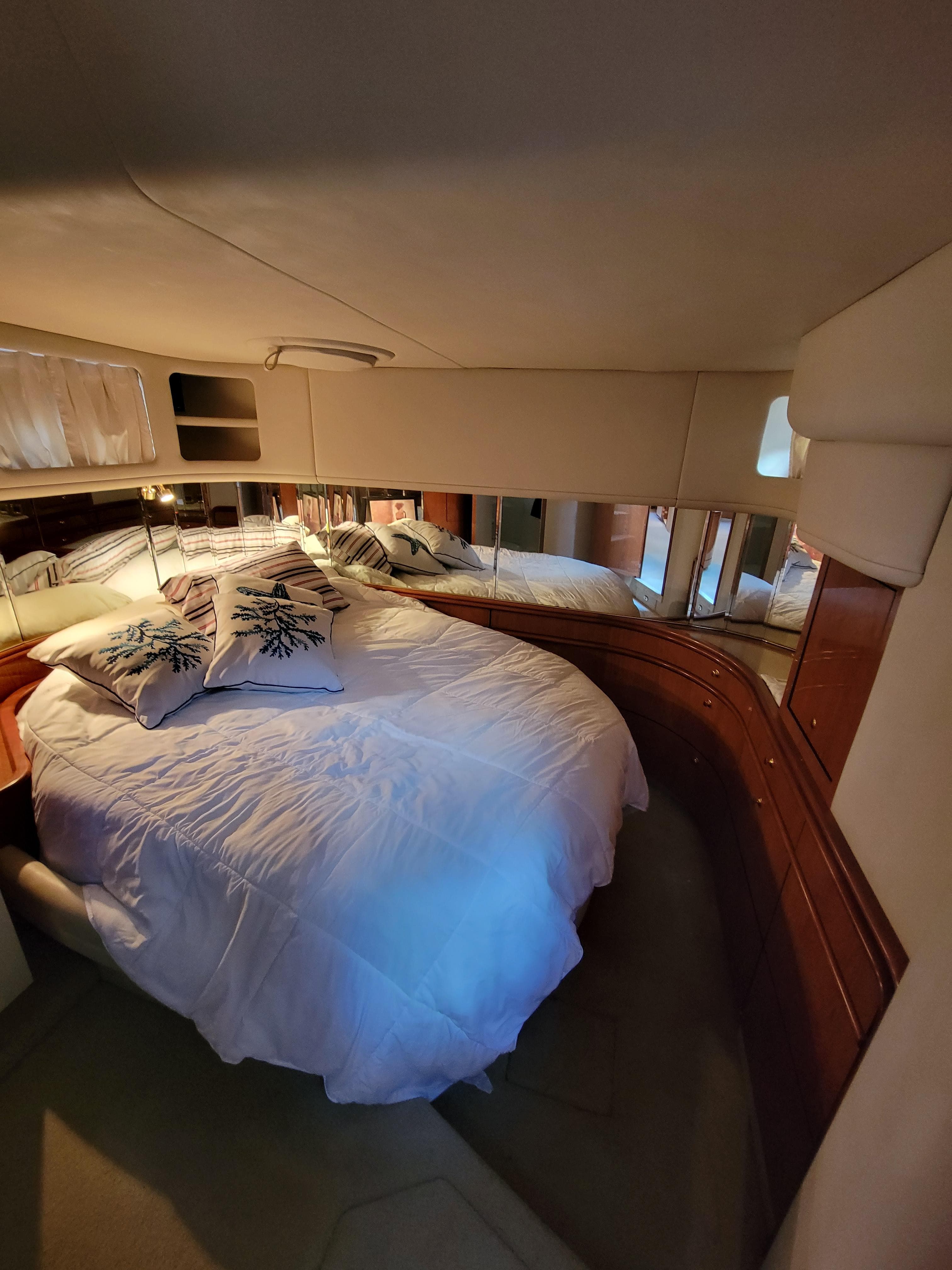 Luxurious bedroom in 2000 Sea Ray 540 Sundancer yacht with cozy bedding.