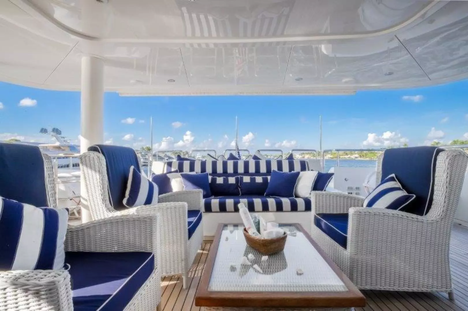 2009 Horizon Premier Tri-Deck - Image 25