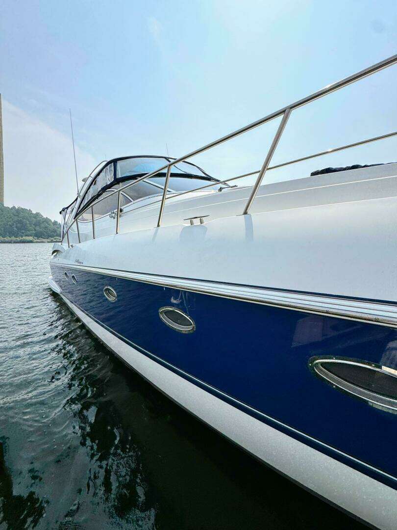 2005 Cruisers Yachts 540 Express - Image 13