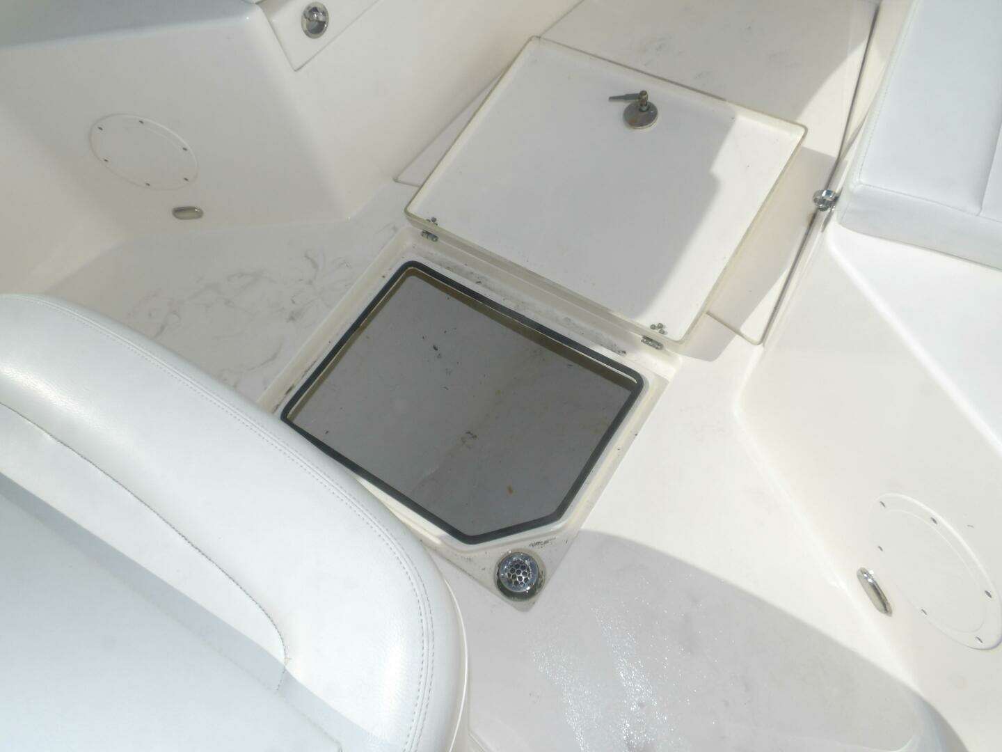 2020 Cobia 320 CC - Image 29