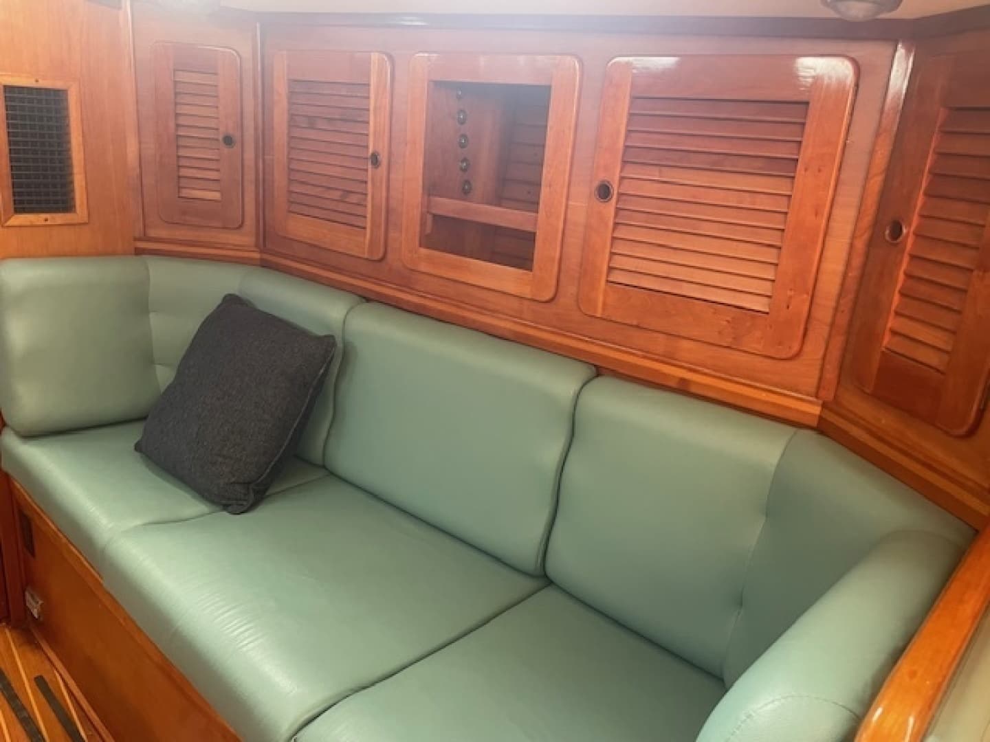 1993 Sabre 38 MK II - Image 5
